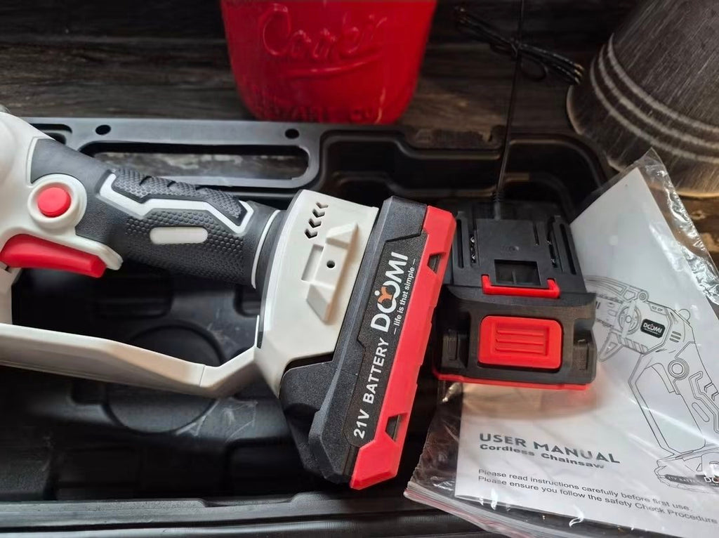 Doomi 6-inch Cordless Mini Chainsaw (MR6506)