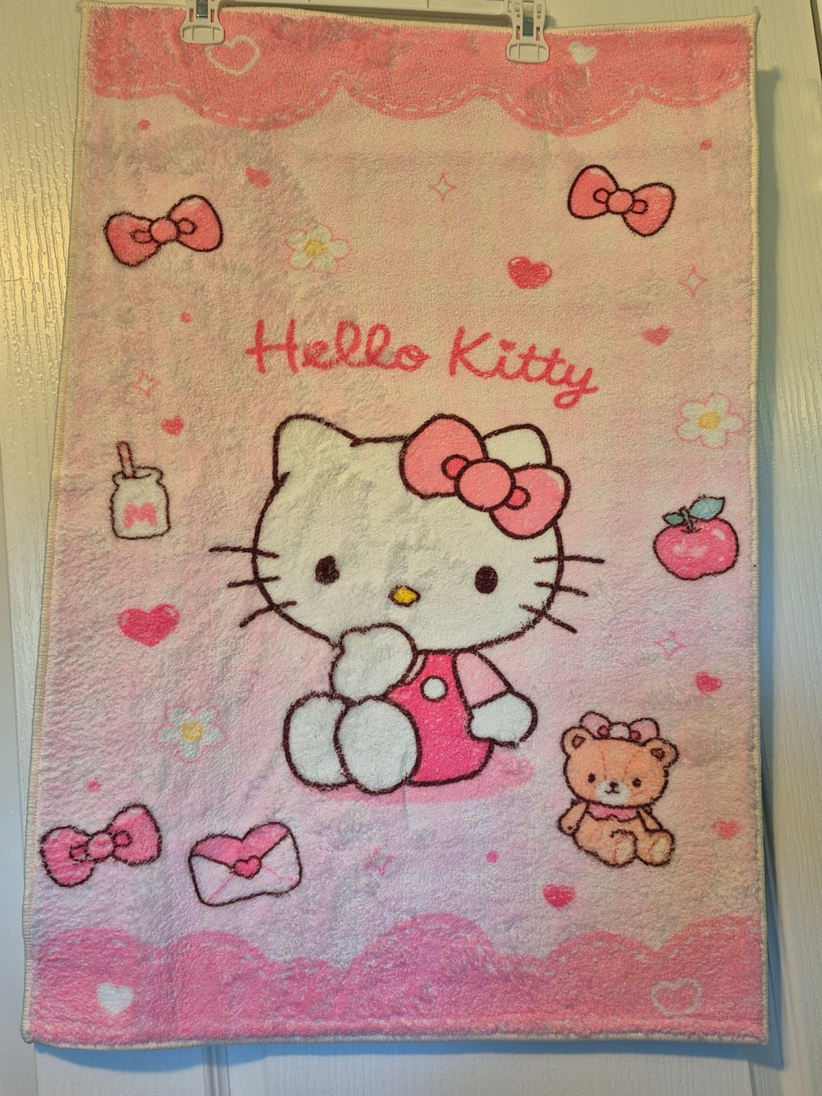 Hello Kitty – Pink Character Wall-Hanging Rug