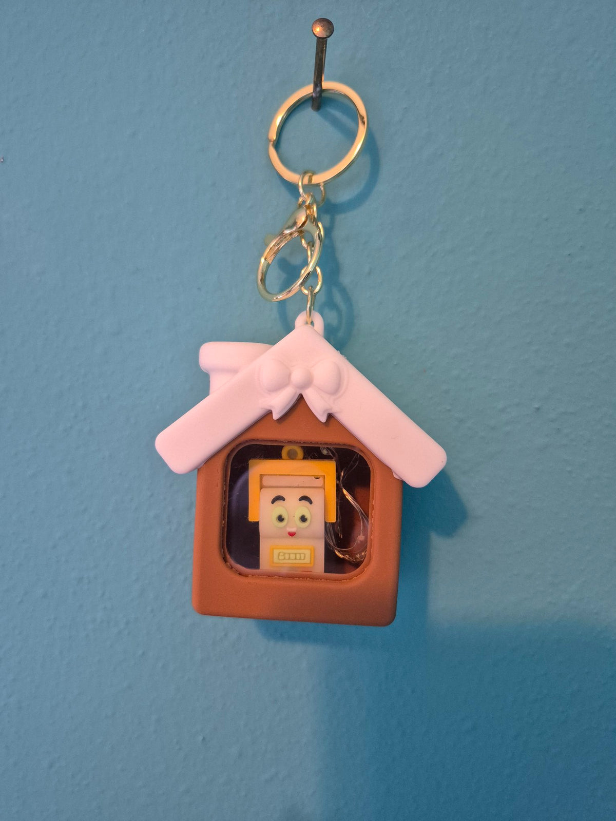 Light-Up House Keychain – LankyBox Boxy House Character Keychain with LED Lights - photo 3