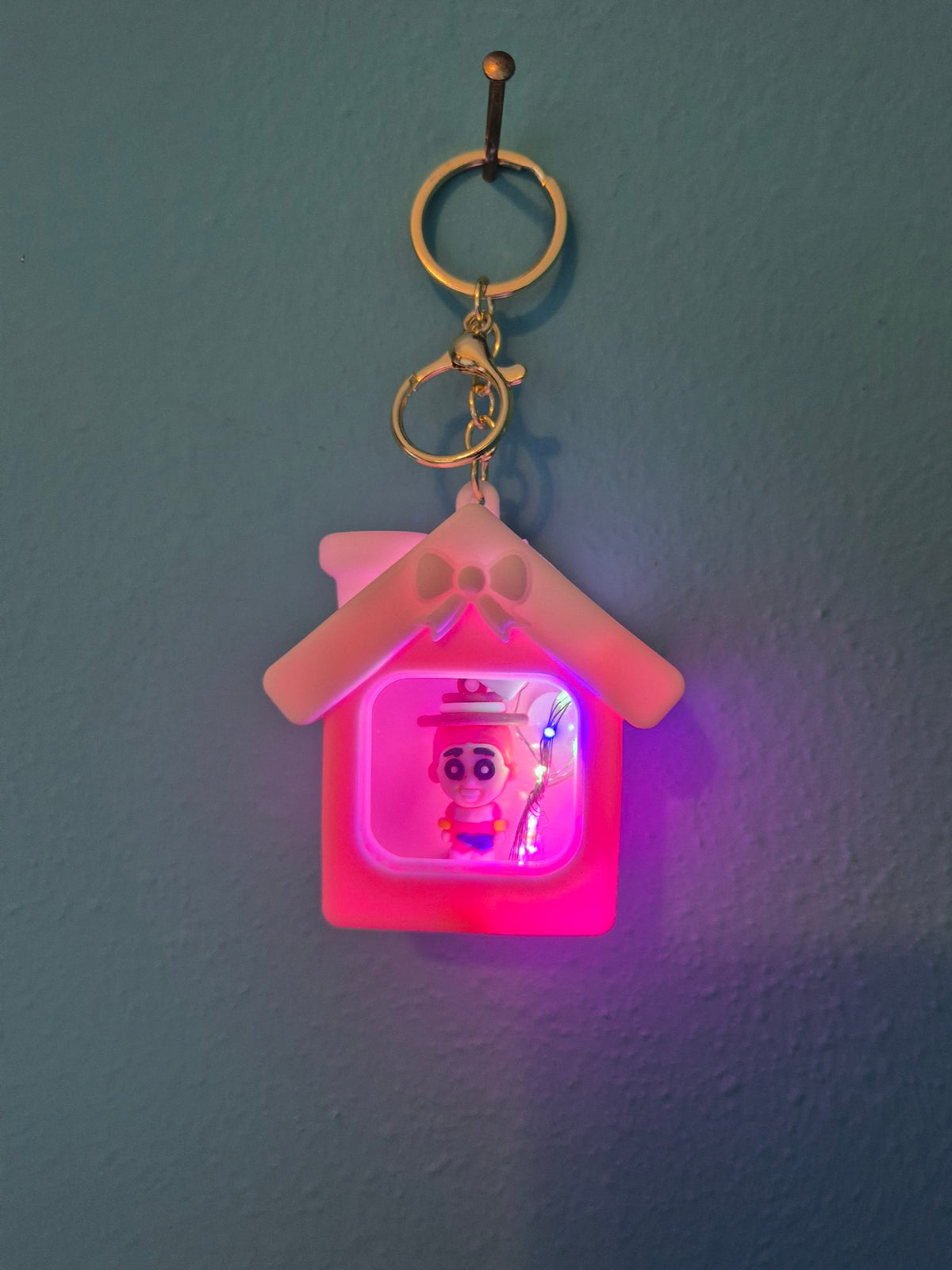 Light-Up House Keychain – Jessie Pink House Character Keychain with LED Lights