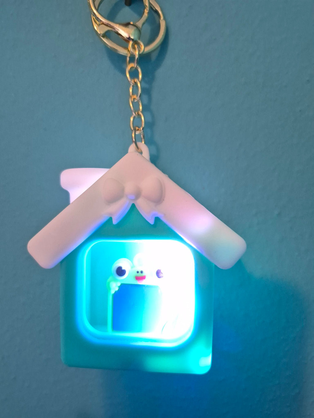 Light-Up House Keychain – Frog Teal House Character Keychain with LED Lights - photo 2