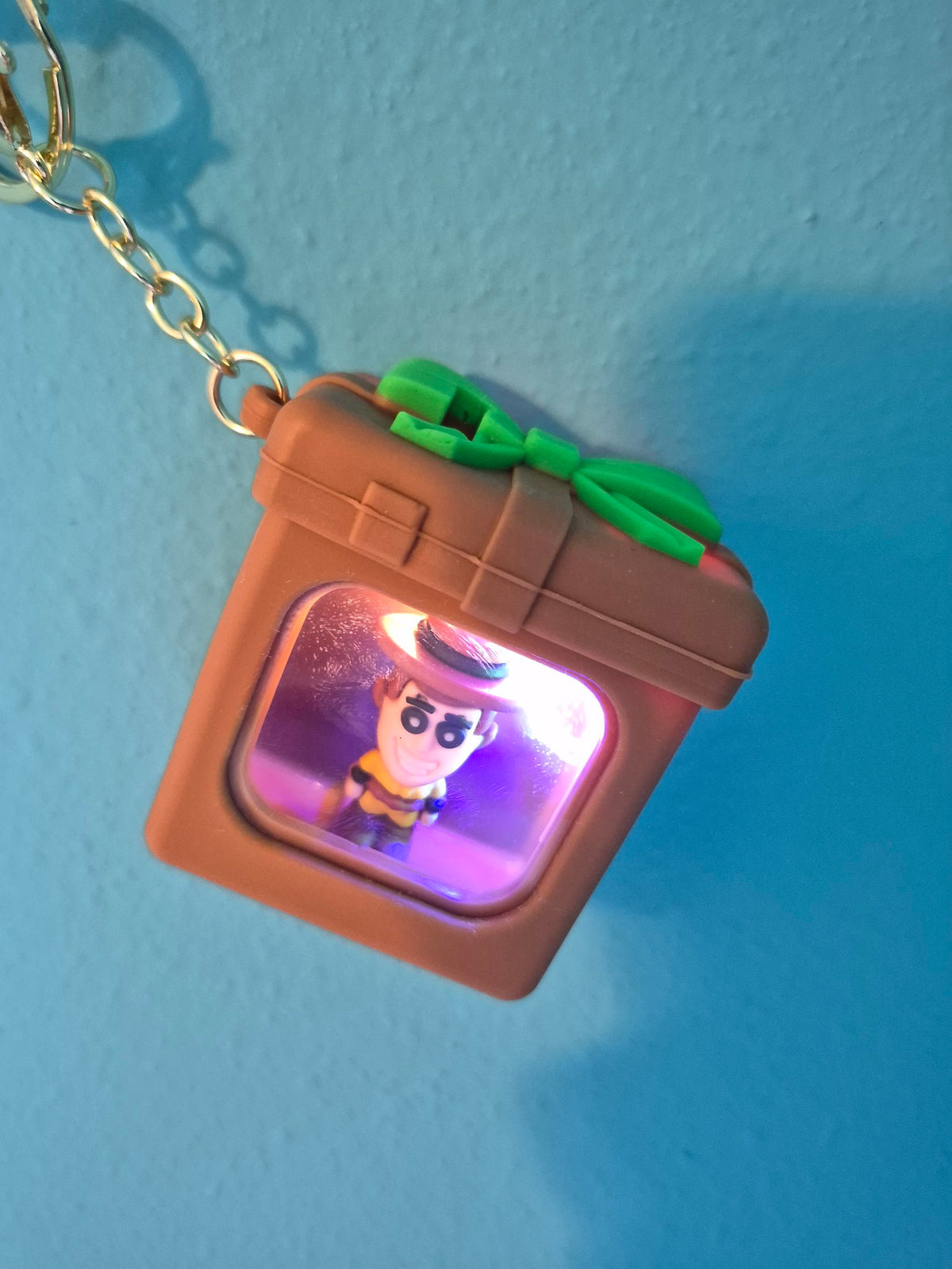 Light-Up Gift Box Keychain – Woody Brown Gift Box Character Keychain with LED Lights