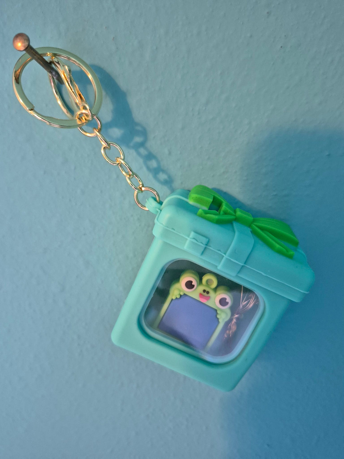Light-Up Gift Box Keychain – Frog Mint Gift Box Character Keychain with LED Lights