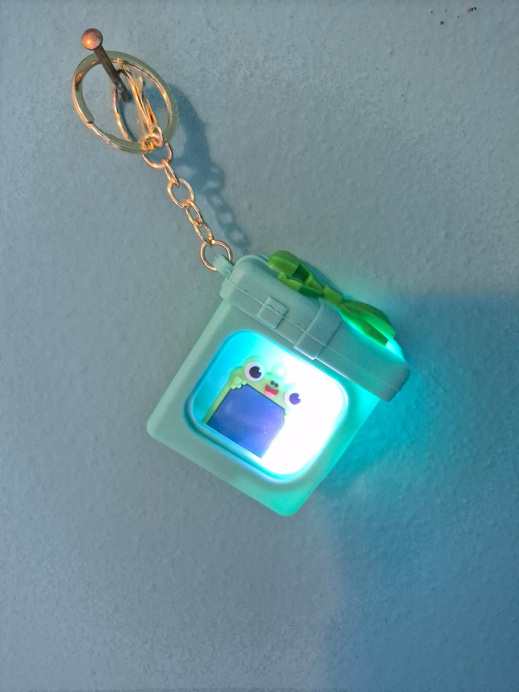 Light-Up Gift Box Keychain – Frog Mint Gift Box Character Keychain with LED Lights