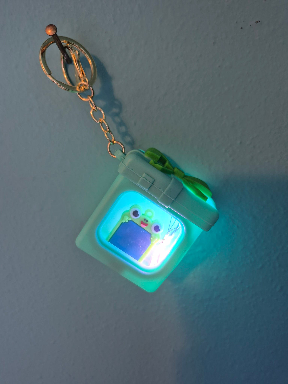 Light-Up Gift Box Keychain – Frog Mint Gift Box Character Keychain with LED Lights