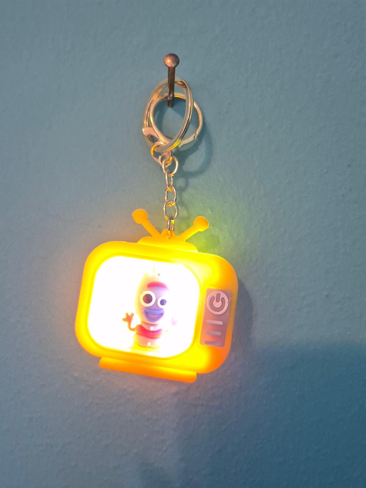 Light-Up TV Keychain – Forky Yellow TV Character Keychain with LED Lights