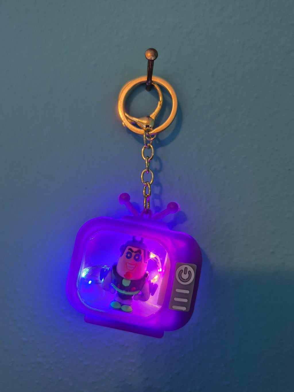 Light-Up TV Keychain – Buzz Lightyear Purple TV Character Keychain with LED Lights - photo 3