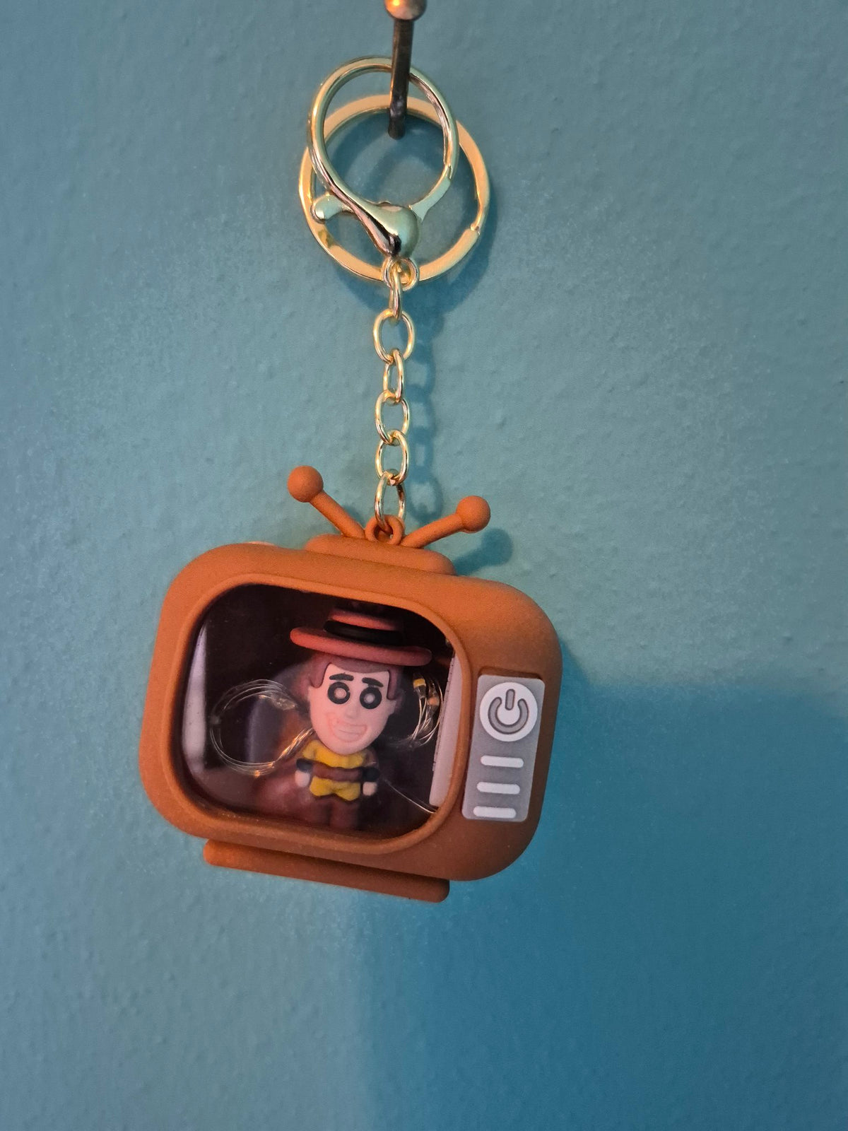 Light-Up TV Keychain – Woody Brown TV Character Keychain with LED Lights - photo 2
