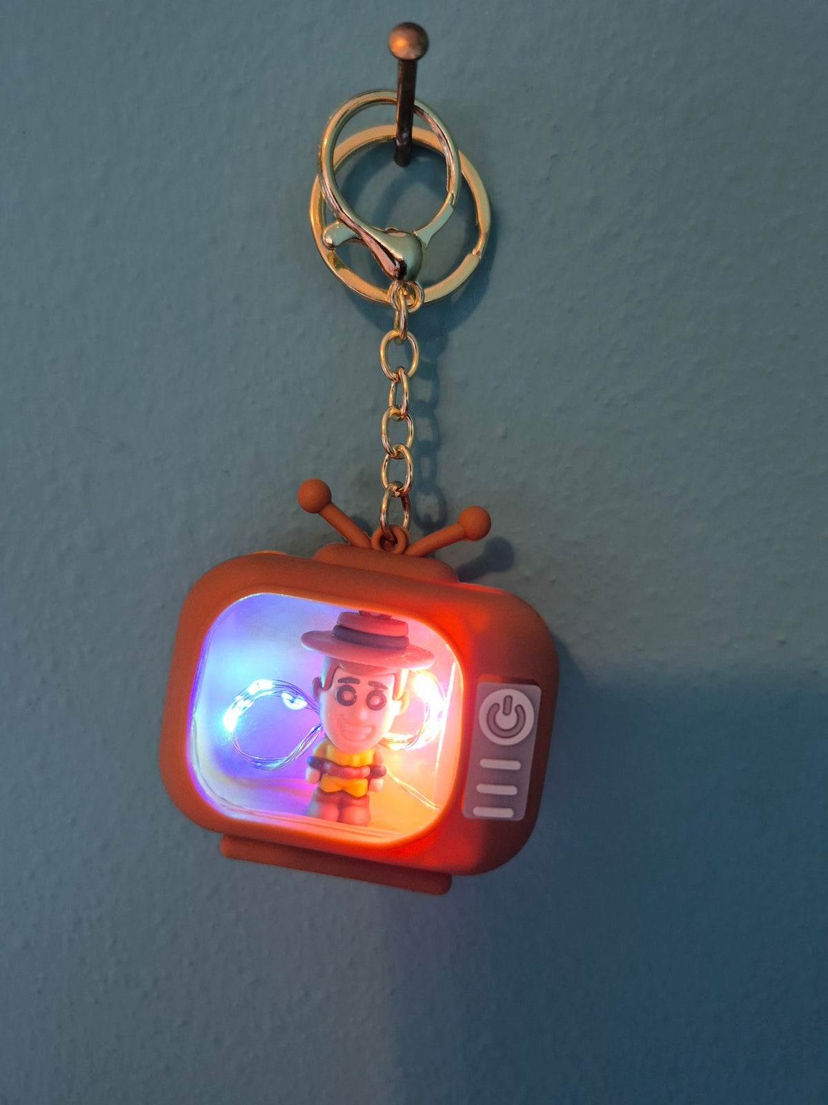 Light-Up TV Keychain – Woody Brown TV Character Keychain with LED Lights - photo 3