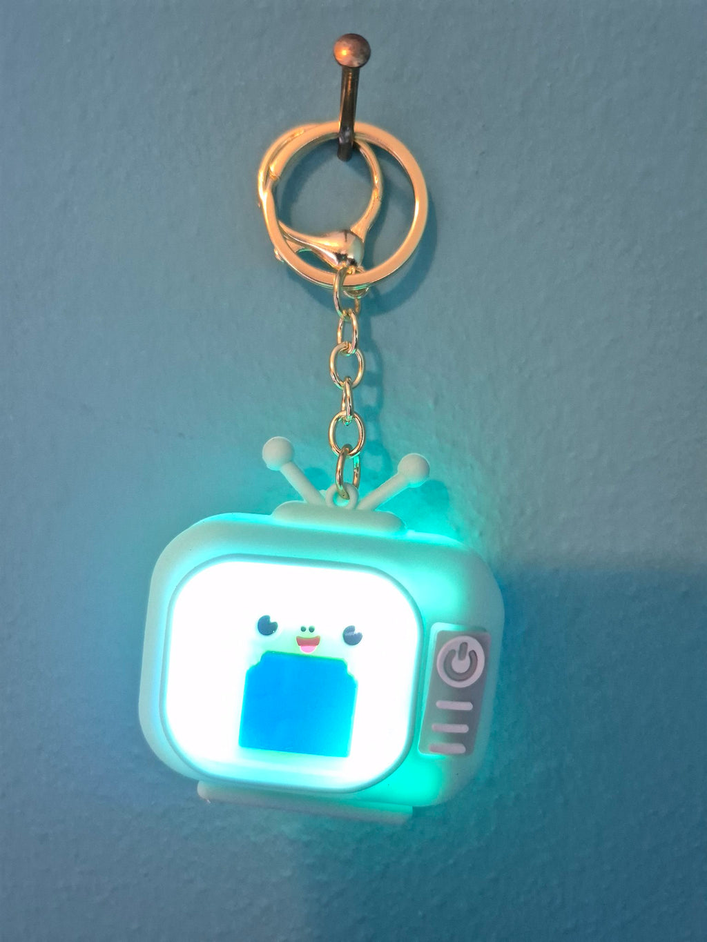 Light-Up TV Keychain – Frog Mint TV Character Keychain with LED Lights - photo 2