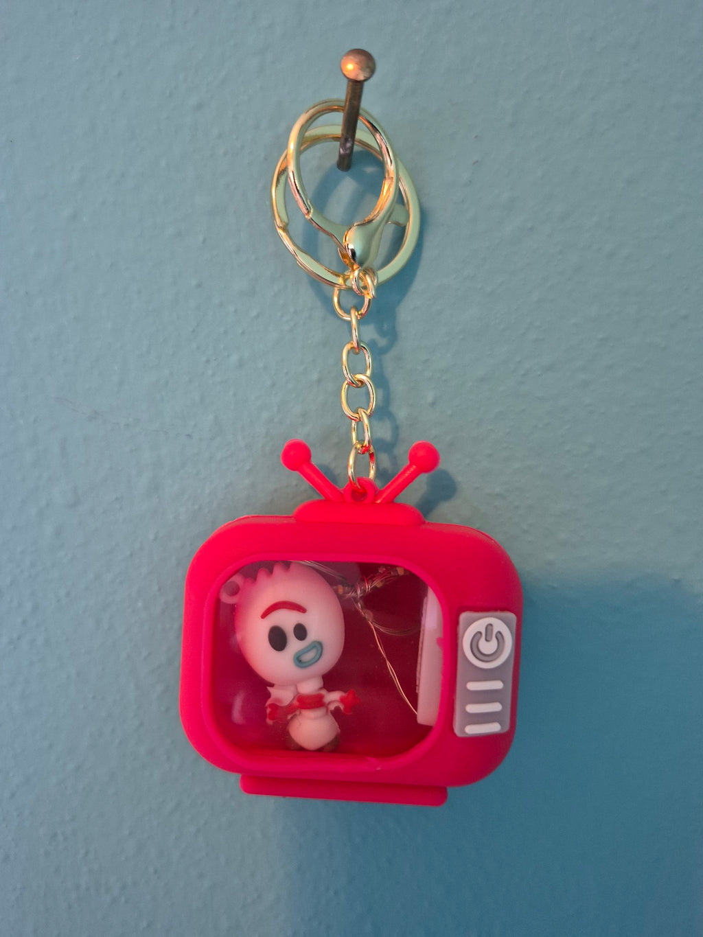 Light-Up TV Keychain – Forky Red TV Character Keychain with LED Lights - photo 1