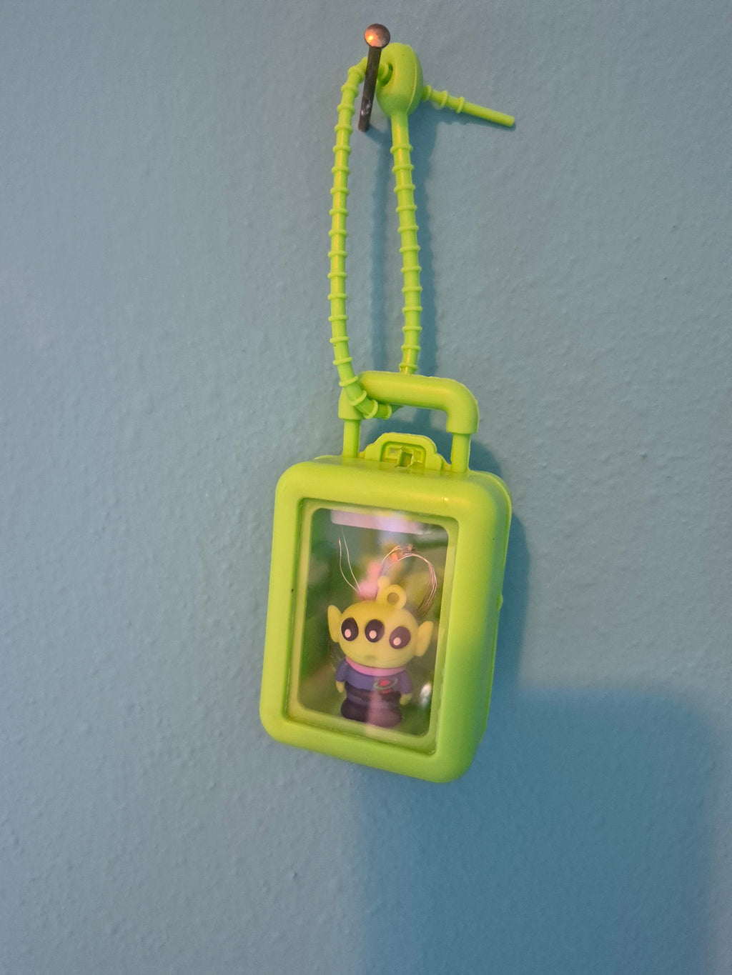 Light-Up Suitcase Keychain – Toy Story Alien Green Suitcase Character Keychain with LED Lights - photo 1