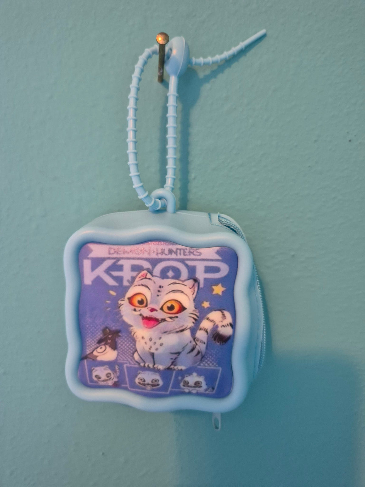 KPop Demon Hunters Mini Zipper Purse – Light Blue Tiger Cat Silicone Coin Purse with Loop Strap - photo 1