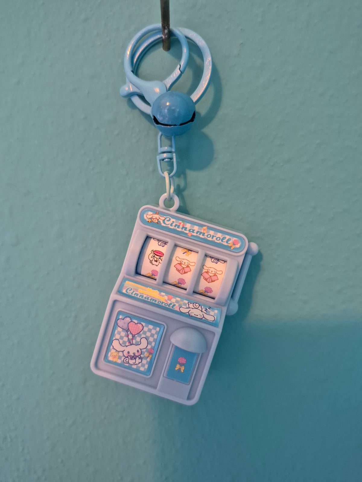 Cinnamoroll Slot Machine Keychain – Mini Working Slot Machine Toy Keychain with Bell - photo 1