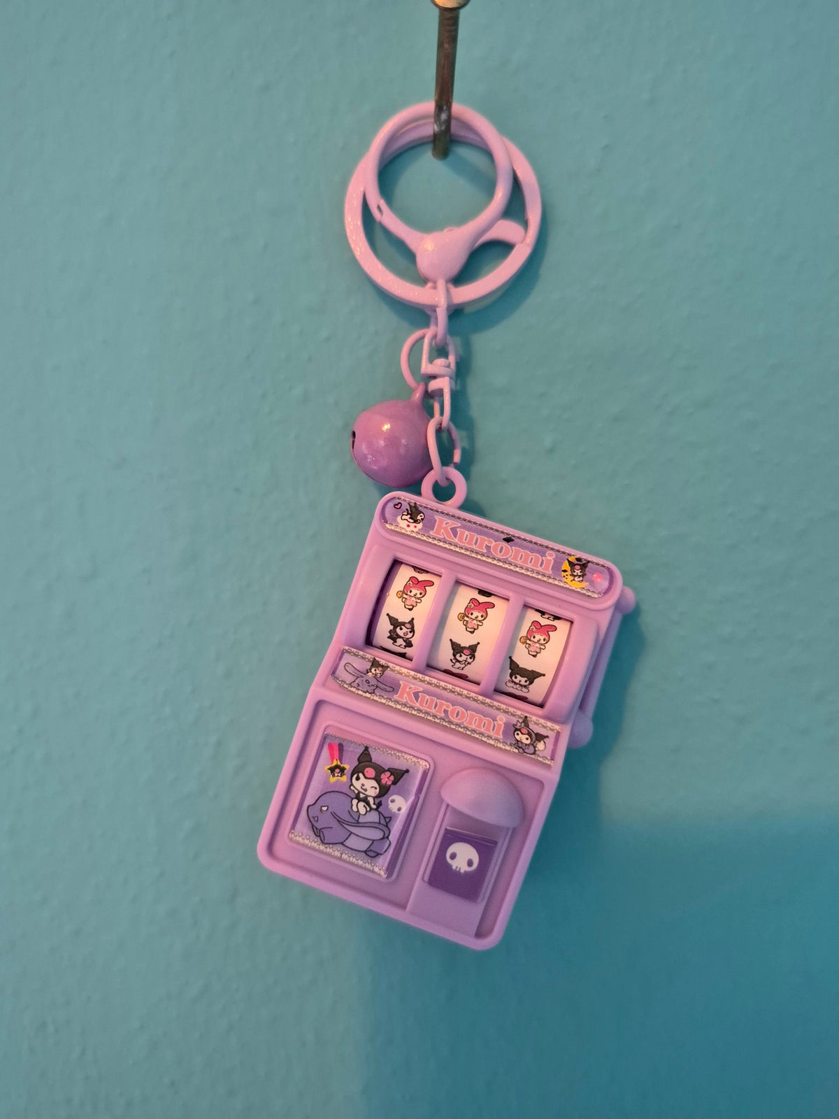 Kuromi Slot Machine Keychain – Mini Working Slot Machine Toy Keychain with Bell - photo 1