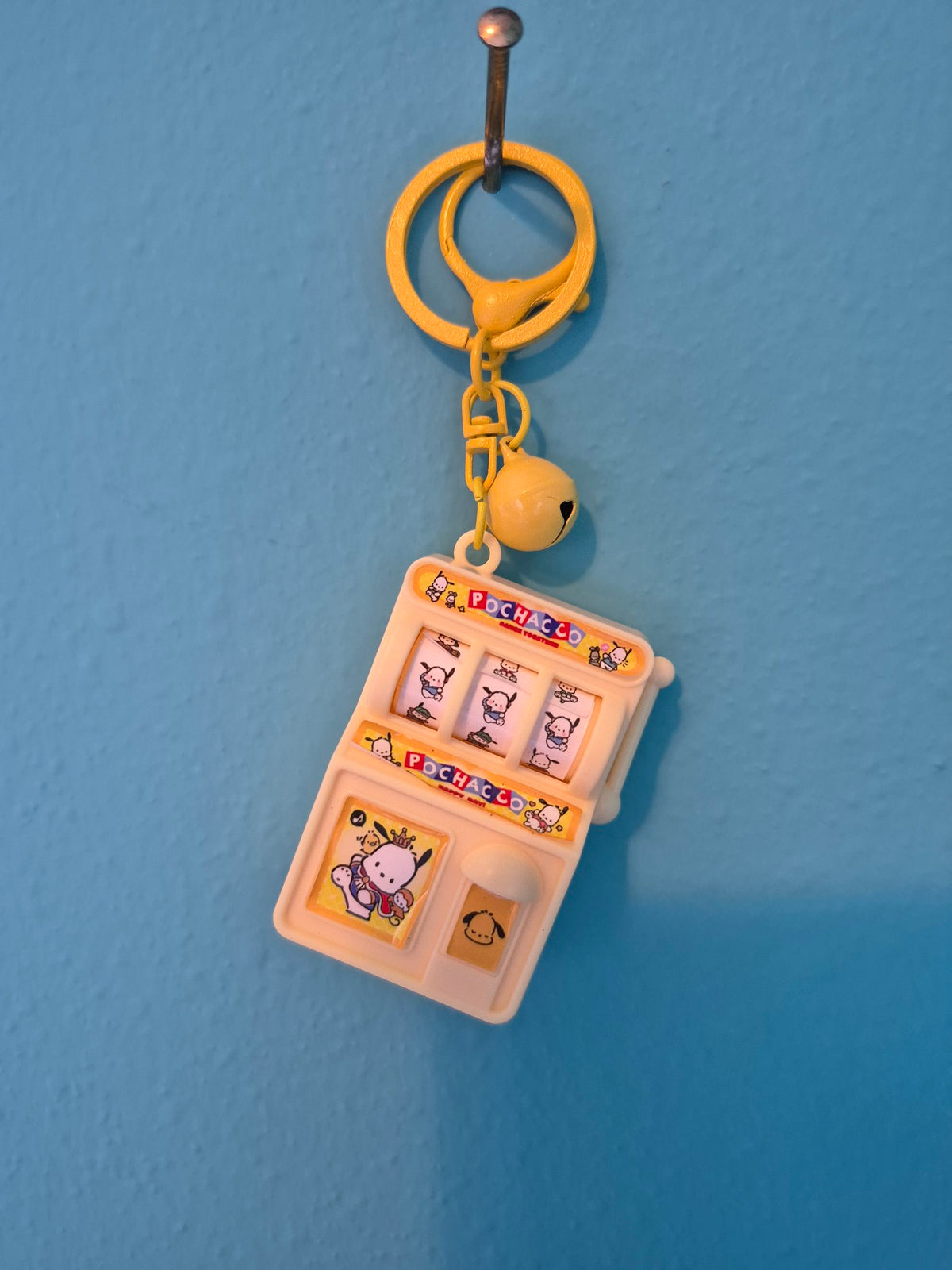 Pochacco Slot Machine Keychain – Mini Working Slot Machine Toy Keychain with Bell - photo 1