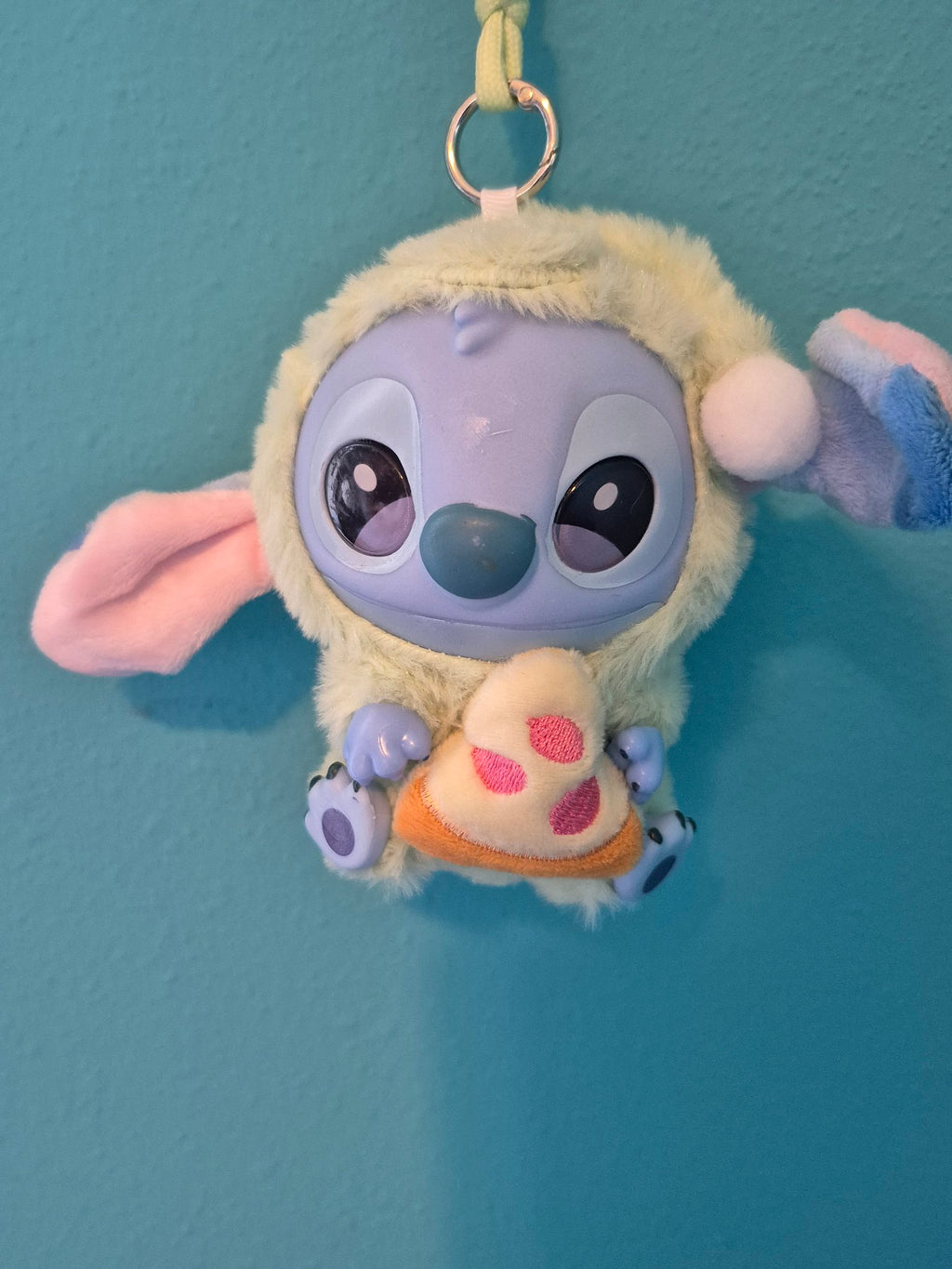 Stitch Plush Keychain – Cream Hood with Pizza Slice