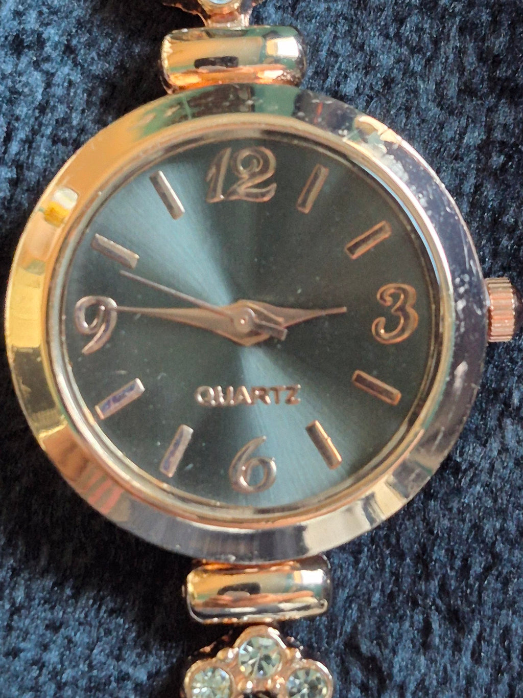 Women's Rose Gold Quartz Bracelet Watch – Black Gemstone Band