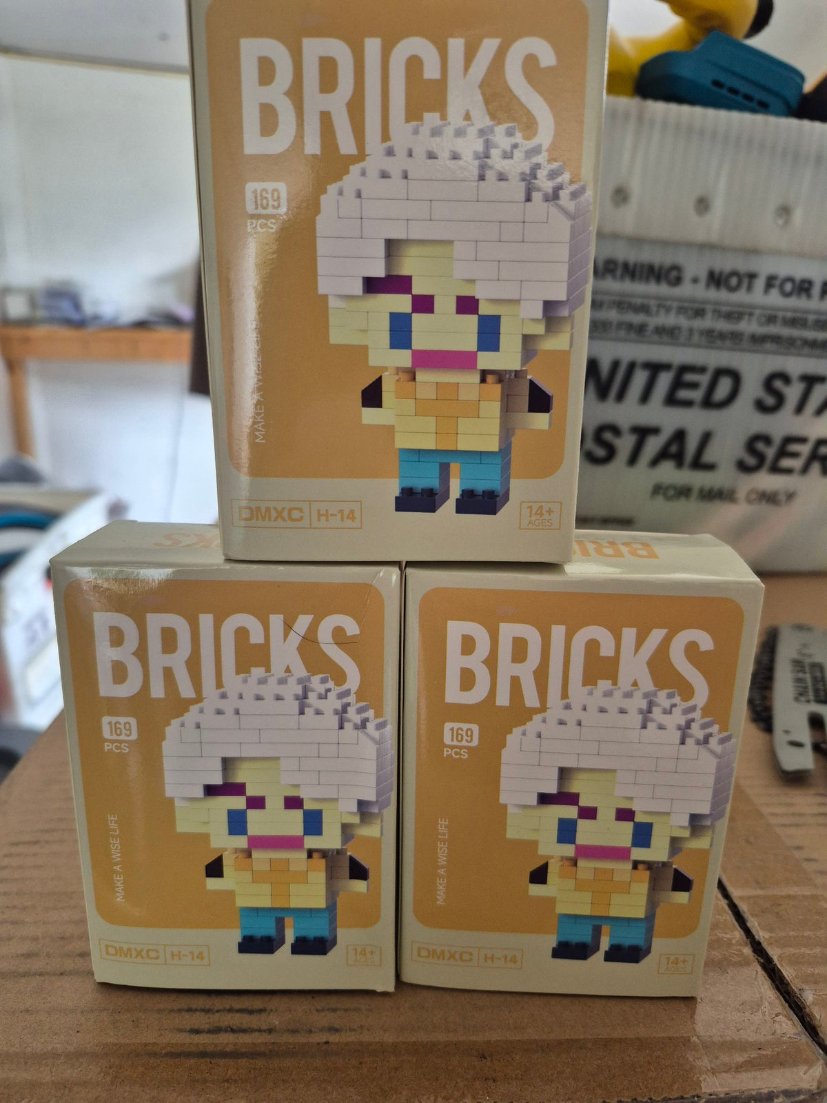 Micro Brick Figure – 169-Piece DIY Character (DMXC H-14)