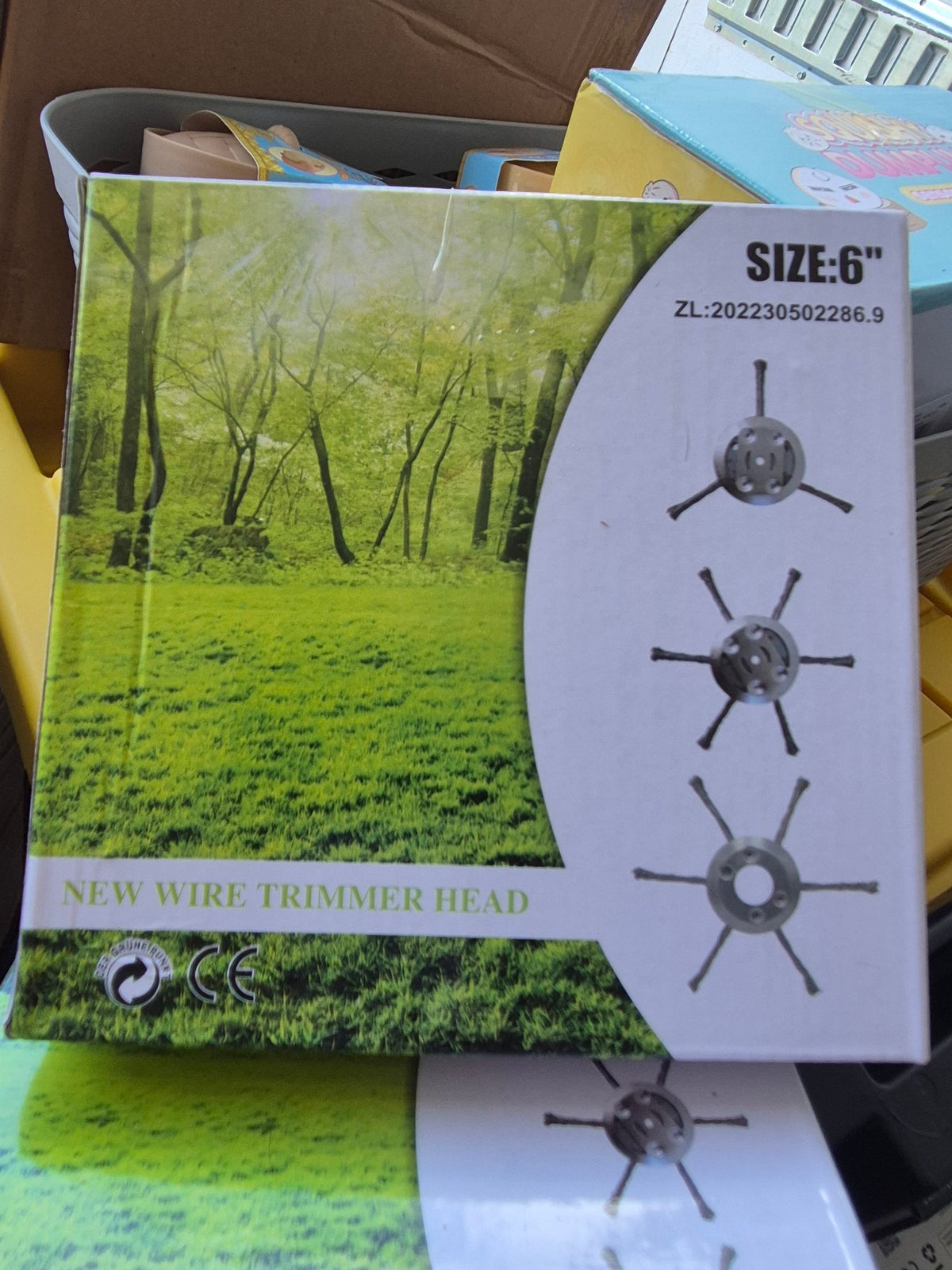 Wire trimmer head box, front